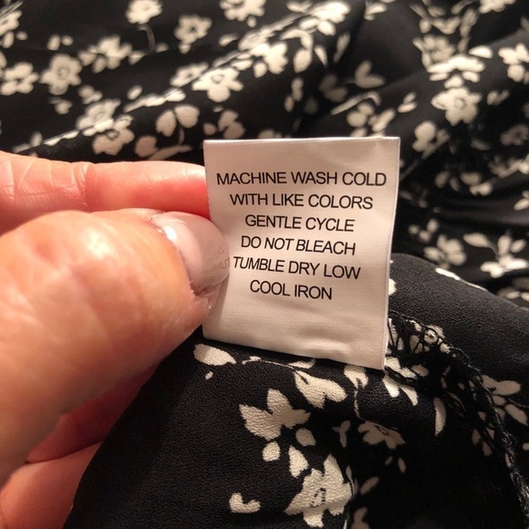 Moa Moa Black with White Flowers Blouse Sz NWOT - Picture 6 of 9